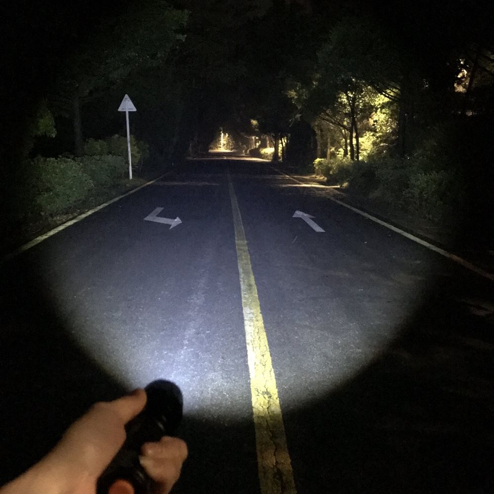 Latarka LED Zoom 2w1 z białym  – Outdoor Power Not Working recenzja i cena