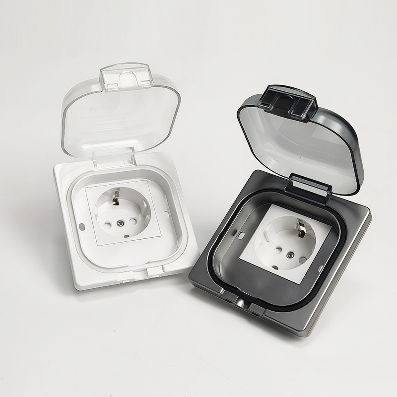 Gniazdo zewnętrzne IP65, wodoo – Outdoor Power Receptacle recenzja i cena